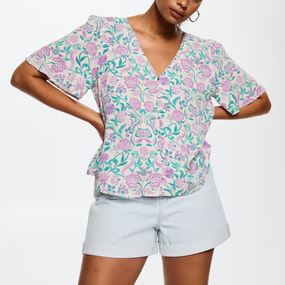 NWT Flowy printed blouse. Size 16.